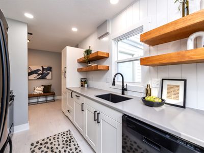 4609 Hickman Rd, Des Moines, IA, 50310