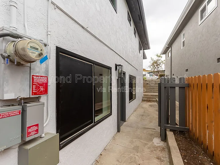 5464 Gilbert Dr — Photo 3