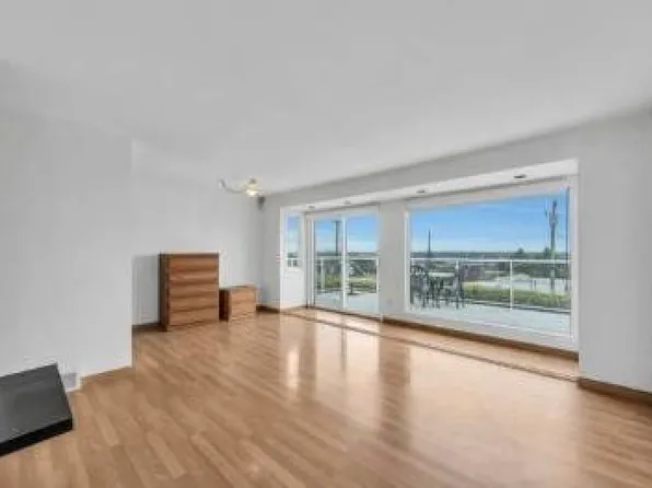 2208 Burquitlam Dr, Vancouver, BC V5P 2P1