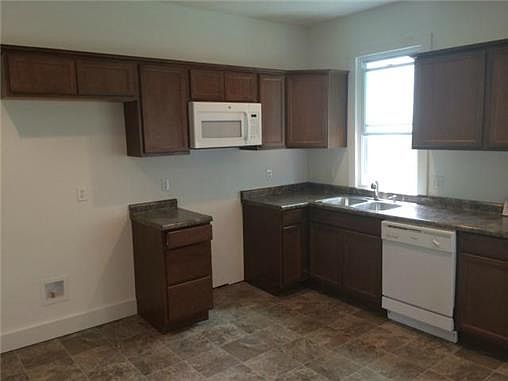 3rd image of 720 S 10th St