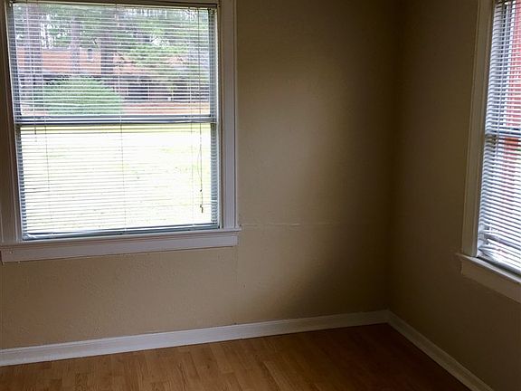 5th image of 209 N Cypress St