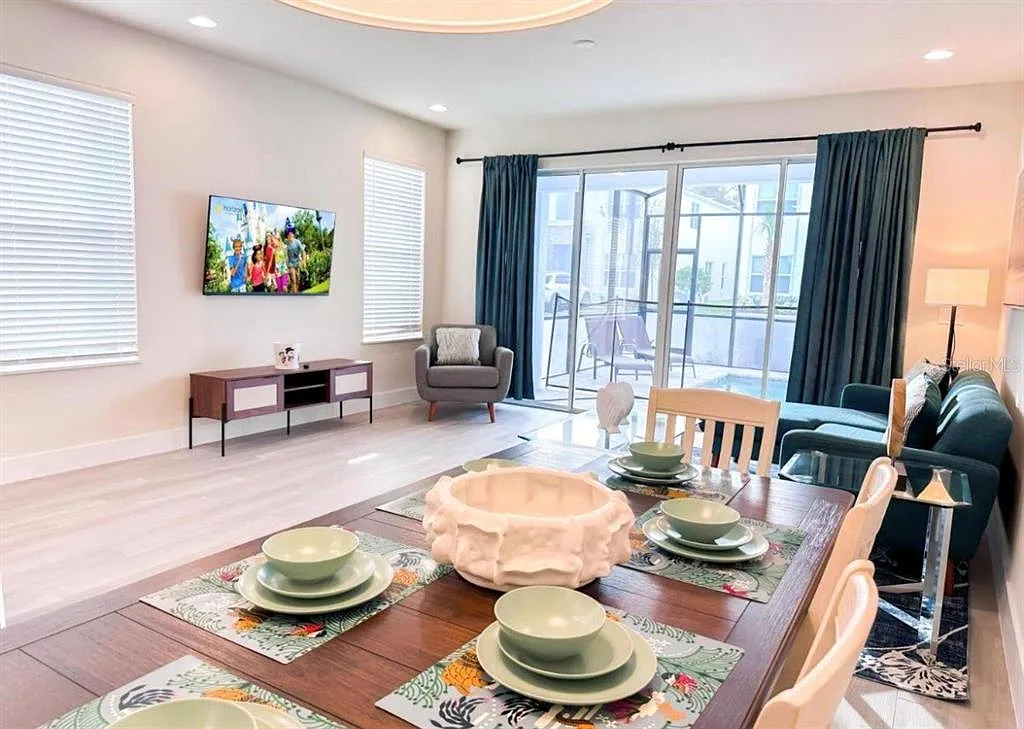 4 bed, 3.0 bath, 1845 sqft, $2,520 — Photo 2