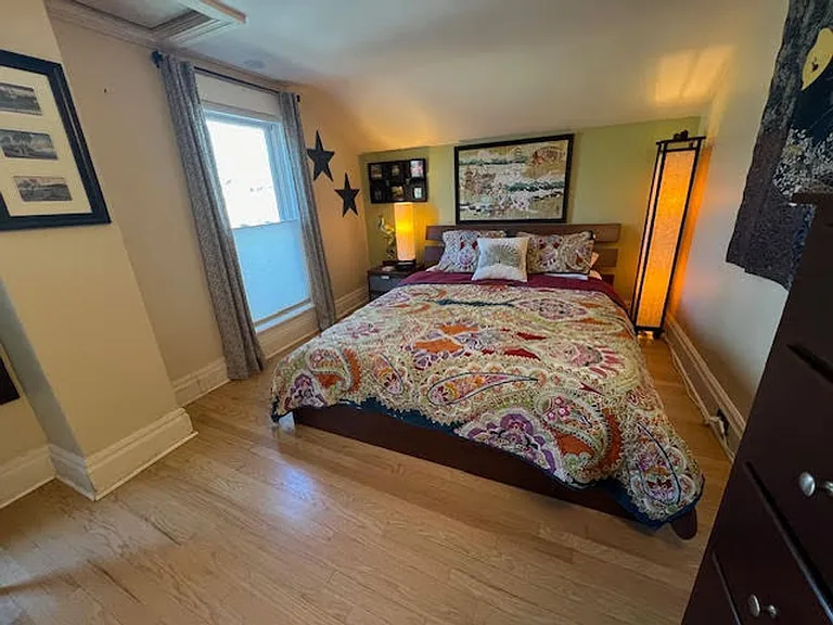 1533 Dempster St — Photo 5