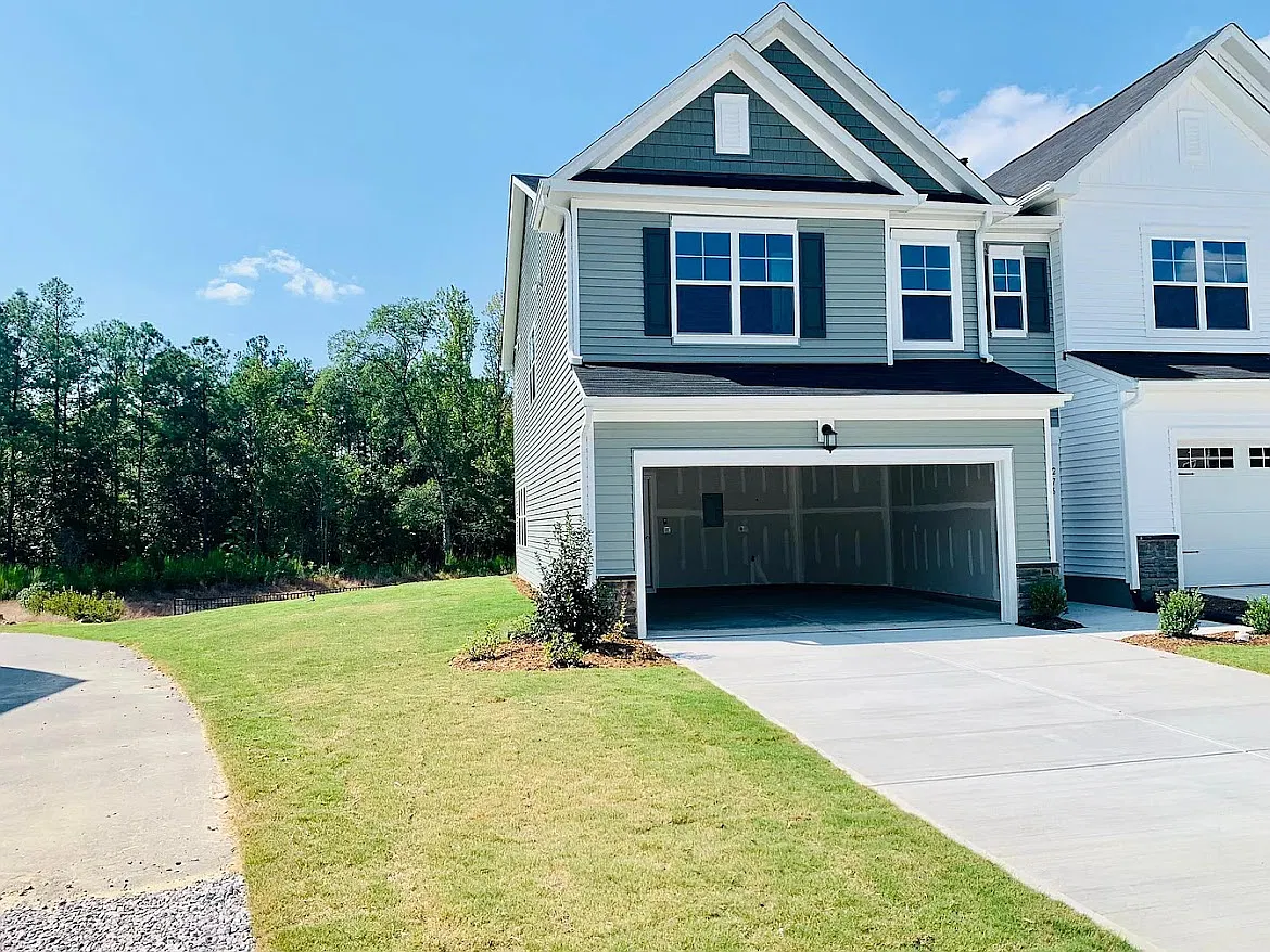 3 bed, 2.5 bath, 1924 sqft, $2,145 — Photo 1