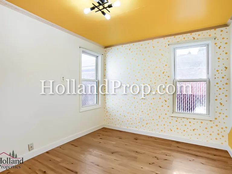 1105 NE Lincoln St — Photo 13