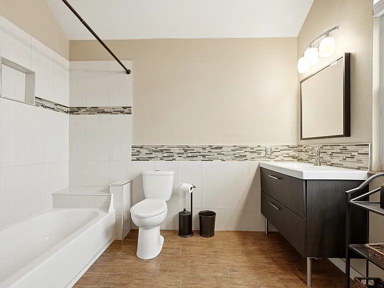 204 Corby Pl — Photo 36
