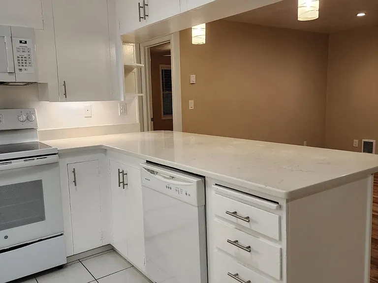 8695 SE 33rd Ave #H — Photo 11