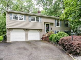 74 Ridgeview Ave, New Providence, NJ 07974