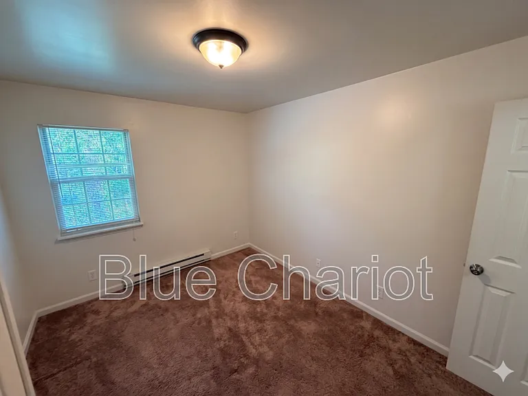502 Raynor St — Photo 7