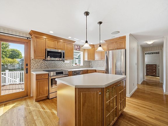4th image of 17 Grove Ave