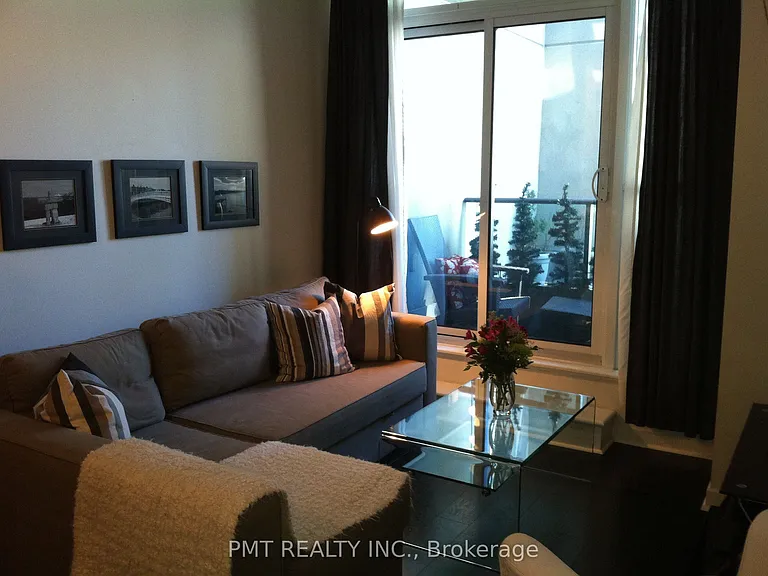 18 Harbour St #301 — Photo 7