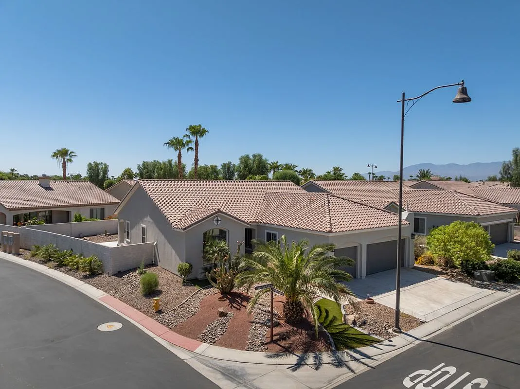 2 bed, 2.0 bath, 2147 sqft, $3,700 — Photo 1