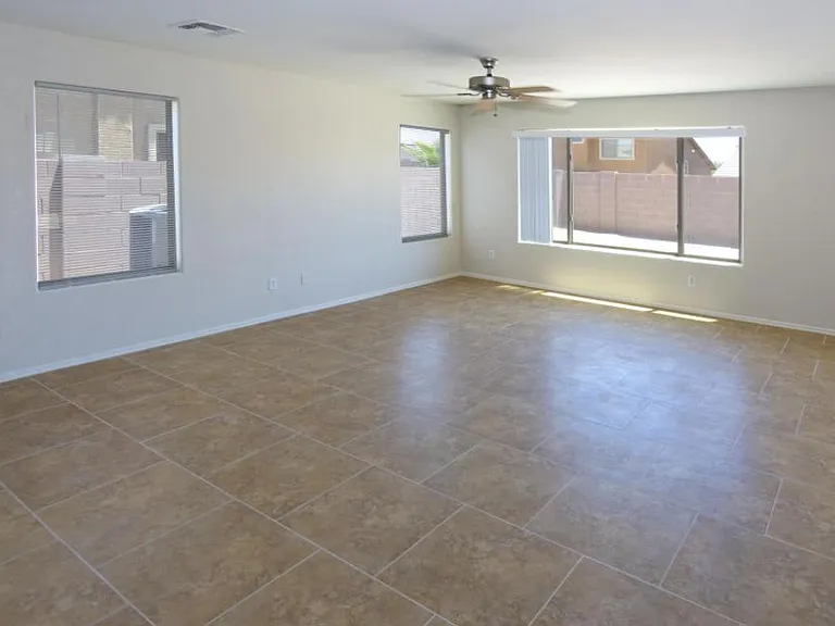 25741 W Hess Ave — Photo 3