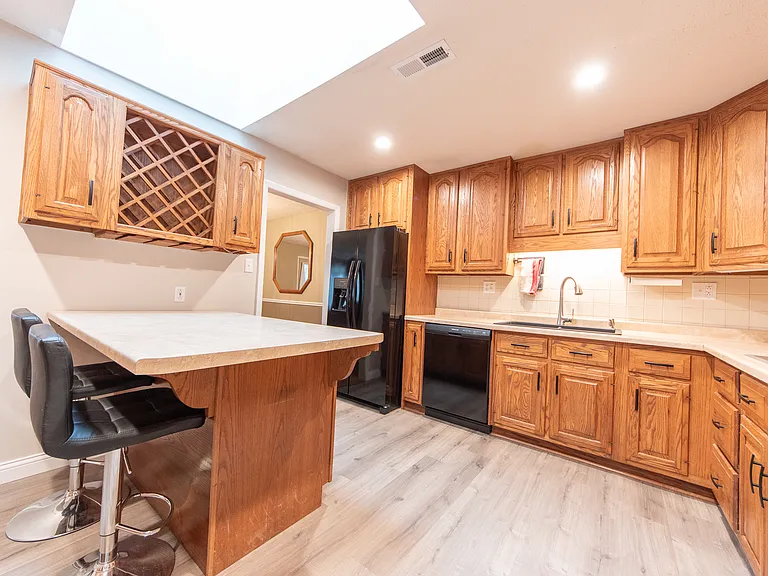 2943 Desoto Way — Photo 5