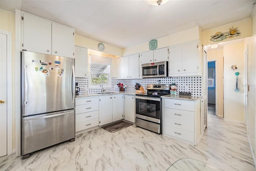37321 8th Ave, Zephyrhills, FL - View 6