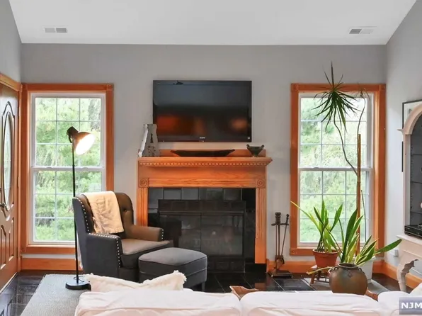 60 Regency Cir #60, Englewood, NJ 07631