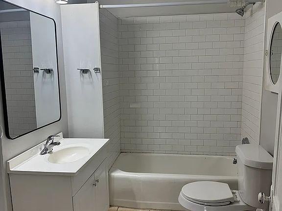4th image of 425 E State St