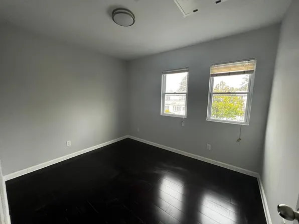 32-30 201st St #1, Bayside, NY 11361