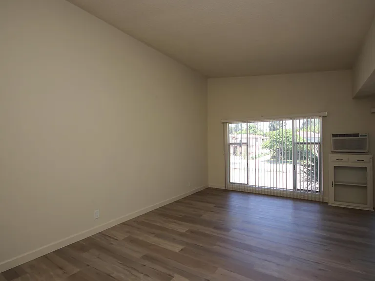 1600 W Huntington Dr #2A — Photo 3