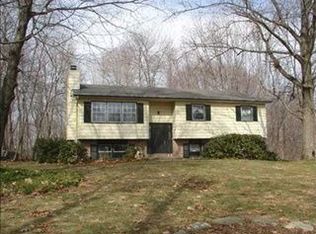 25 Ridgefield Ln, Newburgh, NY 12550