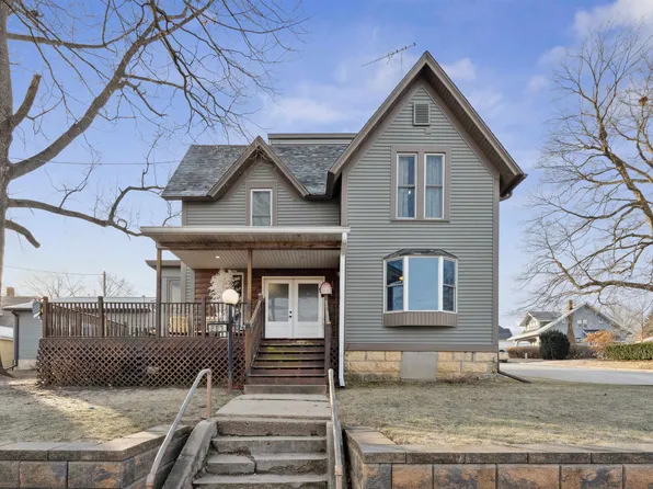 207 W Maple St, Maquoketa, IA 52060