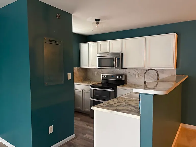 9201 Spring Creek Ln — Photo 6