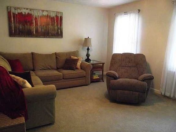 3rd image of 115 Friendly Cir
