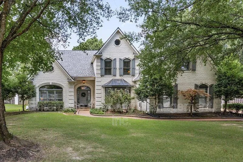 4 bed, 3.5 bath, 3779 sqft, $3,995 — Photo 1