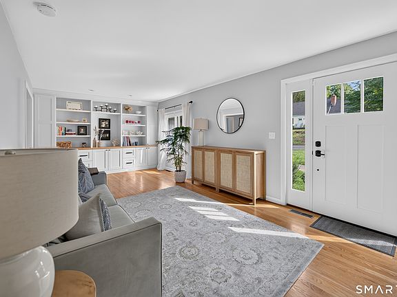 4th image of 25 Windmill Hill Road