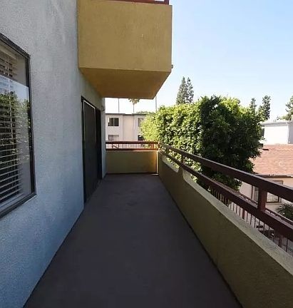 5th image of 11760 Hamlin St #302f08c4f