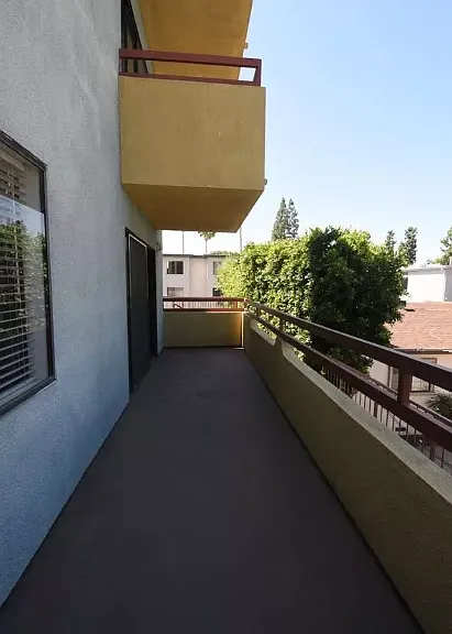11760 Hamlin St — Photo 5