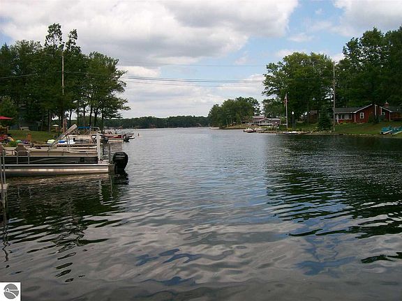 3rd image of 3235 S Ogemaw Trl