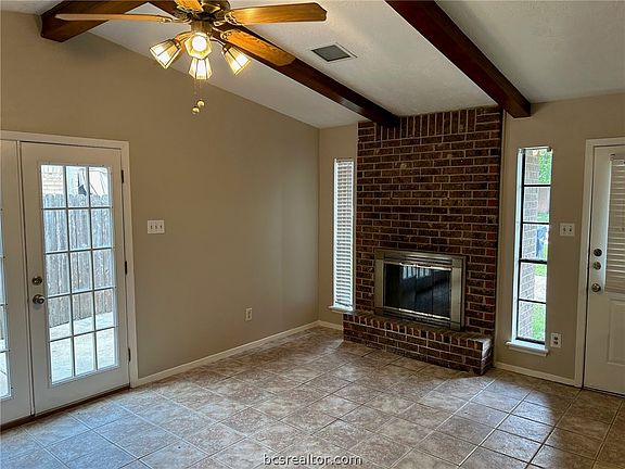 3rd image of 611 San Saba Ct