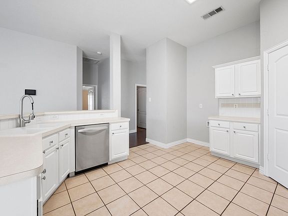 3rd image of 2605 Wandering Oak Dr