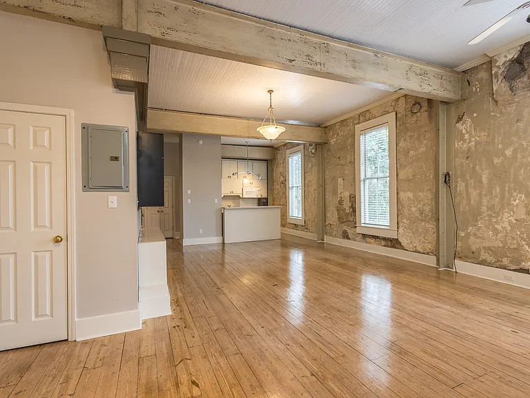 409 N Main St — Photo 4
