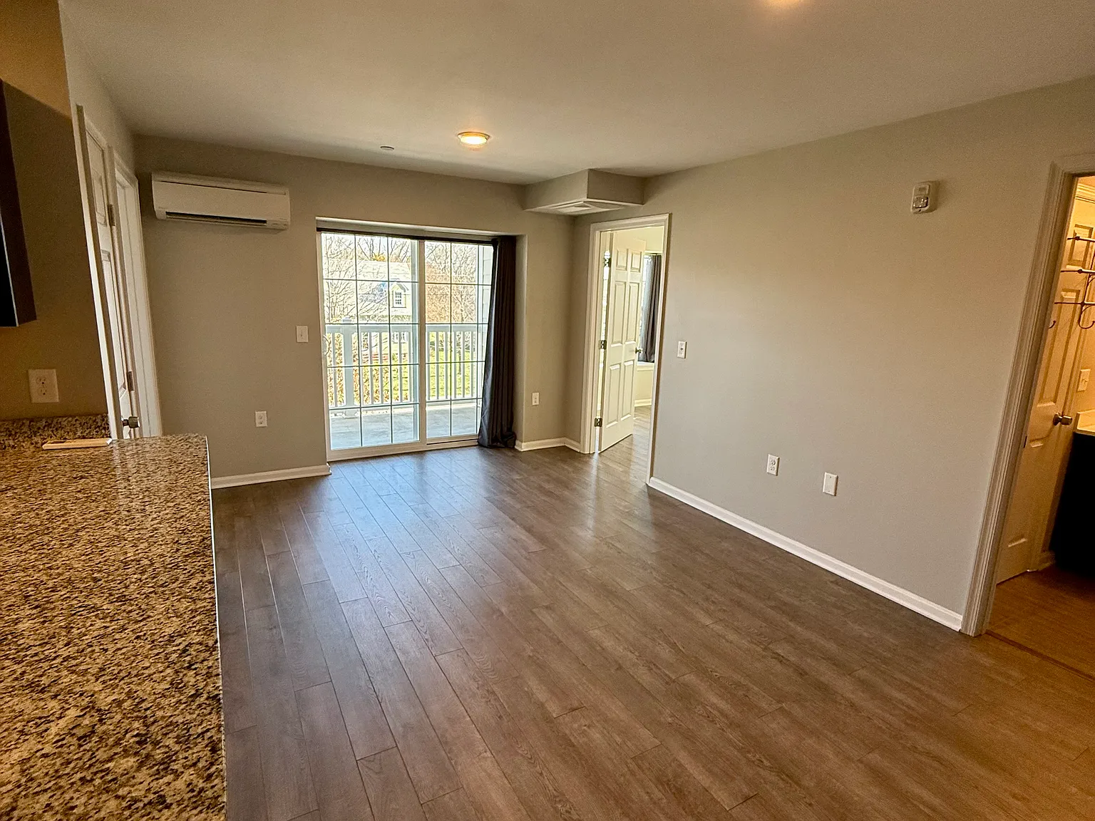 2 bed, 900 sqft, $2,200 — Photo 2