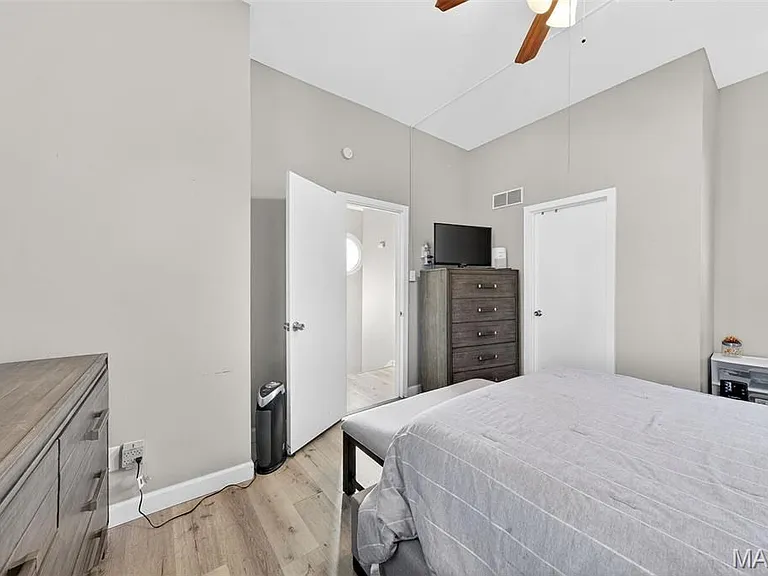 28 Columbus Square Dr — Photo 13
