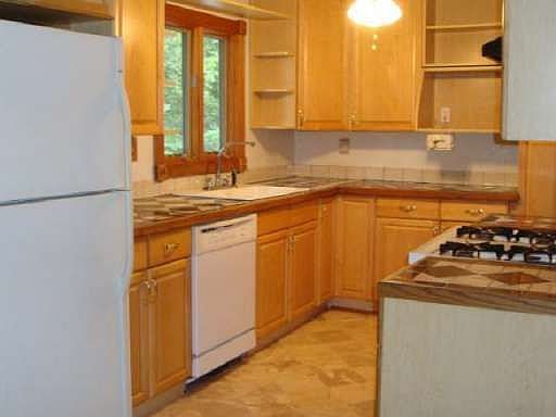 5th image of 3647 Bishop Dr