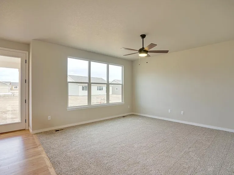 1525 Heirloom Dr — Photo 27