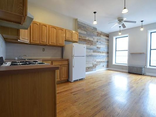 3rd image of 956 Atlantic Ave Floor 2