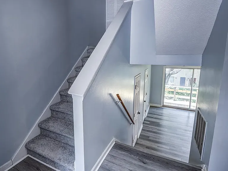 1421 Ashbourne Dr — Photo 14