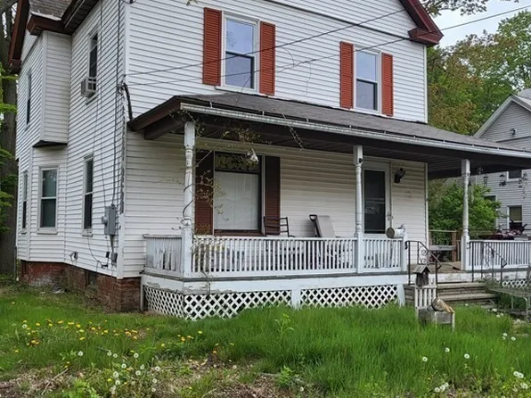 19 Lyman Ave, Easthampton, MA 01027