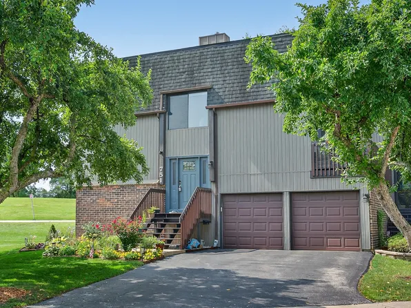 751 High Ridge Rd, Roselle, IL 60172