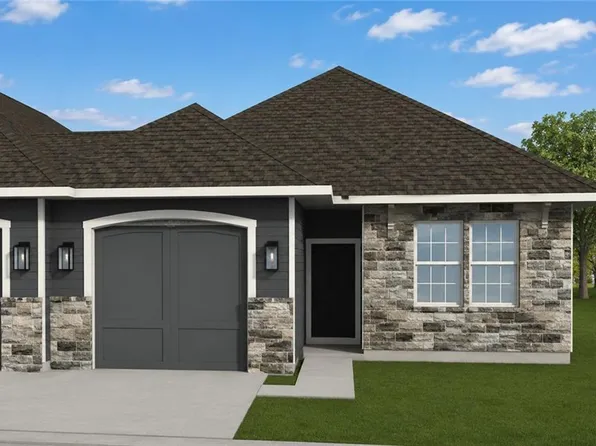 220 Timber Ridge Dr, Raymore, MO 64083