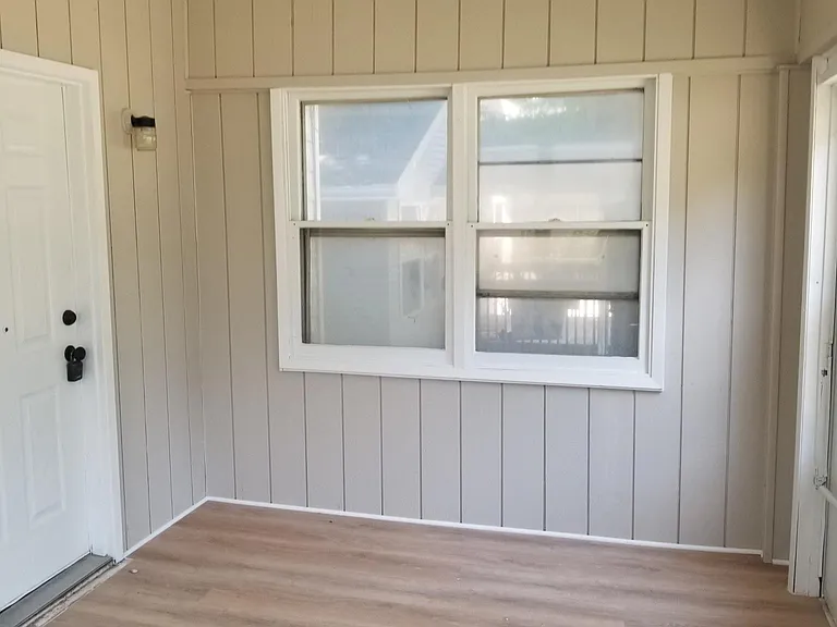 1325 College Ave — Photo 11