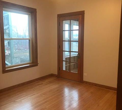 4th image of 4922 N Washtenaw Ave #2
