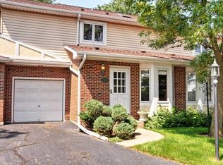 402 Blue Jay Ct, Mount Prospect, IL 60056