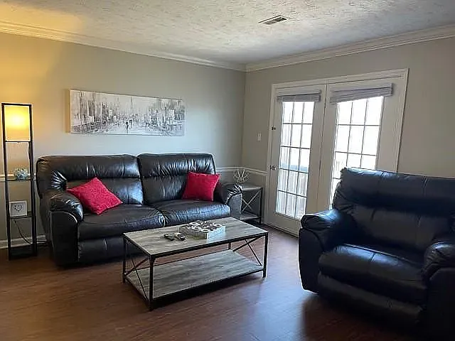 3 bed, 2.5 bath, 1544 sqft, $3,200 — Photo 4