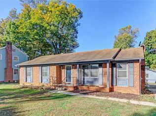 1804 Glenoaks Dr, Greensboro, NC 27407