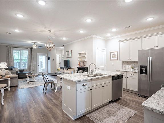 2nd image of 605 Vinings Drive